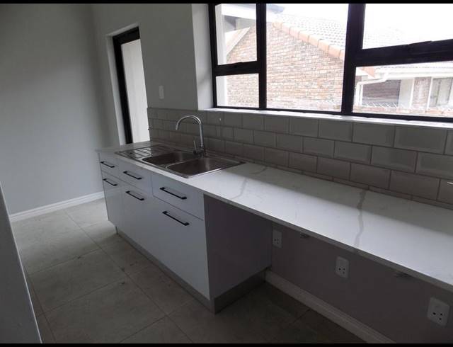 3 BEDROOM HOUSE FOR SALE IN FRAAIUITSIG